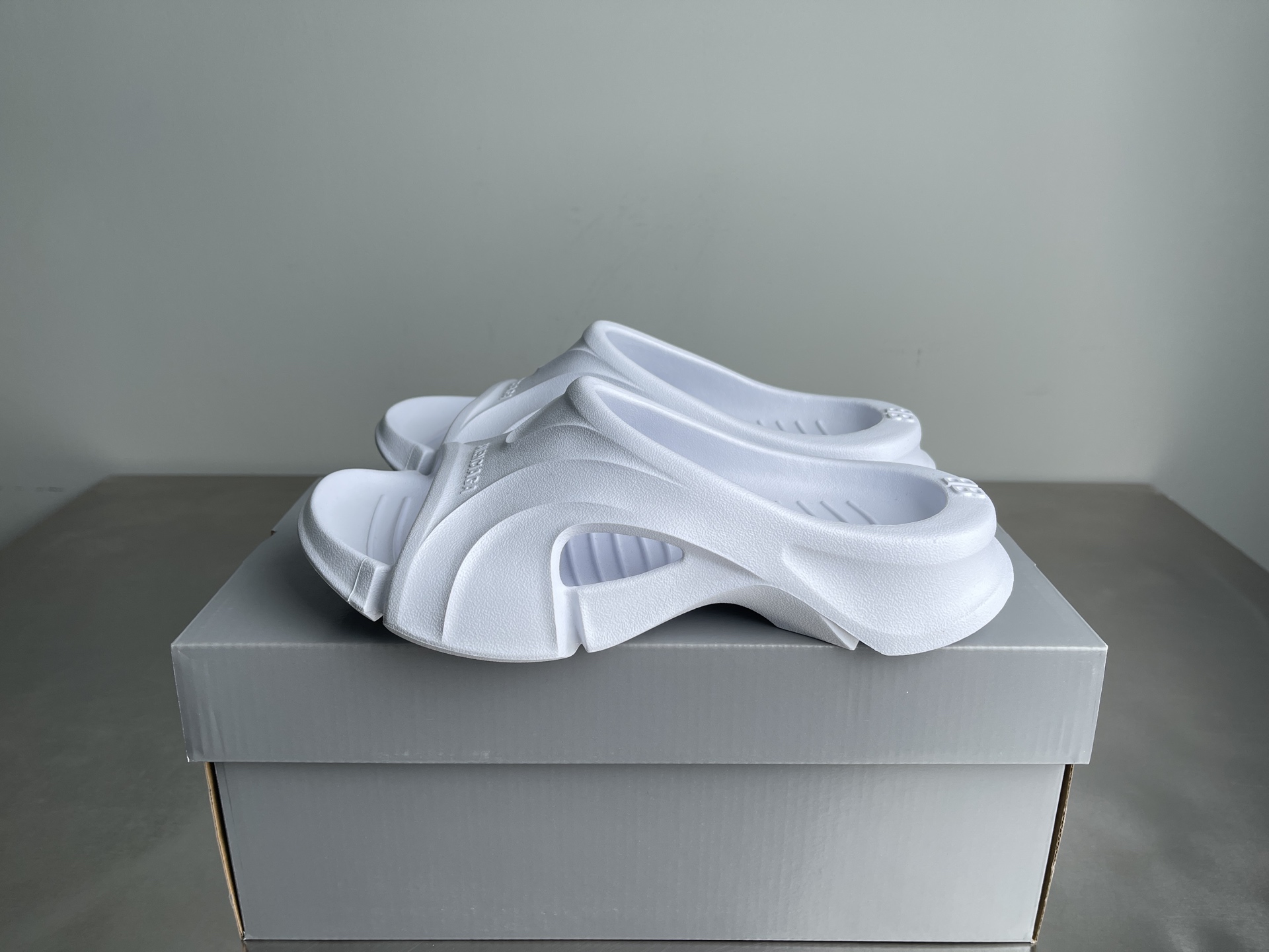 Balenciaga Mold Rubber Couple Slippers