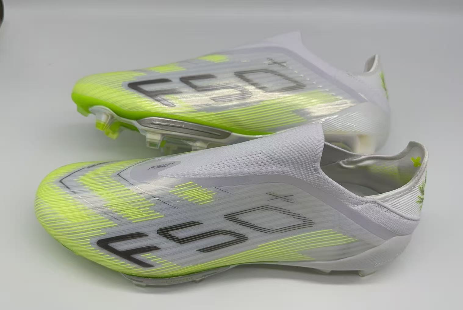 A F50 Low-top Waterproof Football Shoes Without Shoelaces