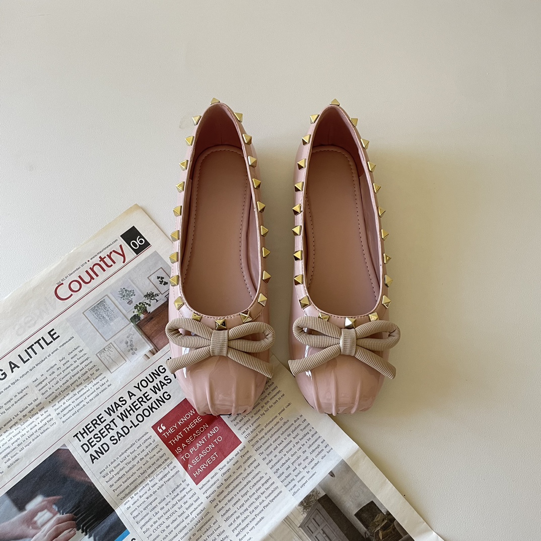 Valentino Garavani Rockstud Pink Patent Leather Bow Detail Round Toe Ballet Flats