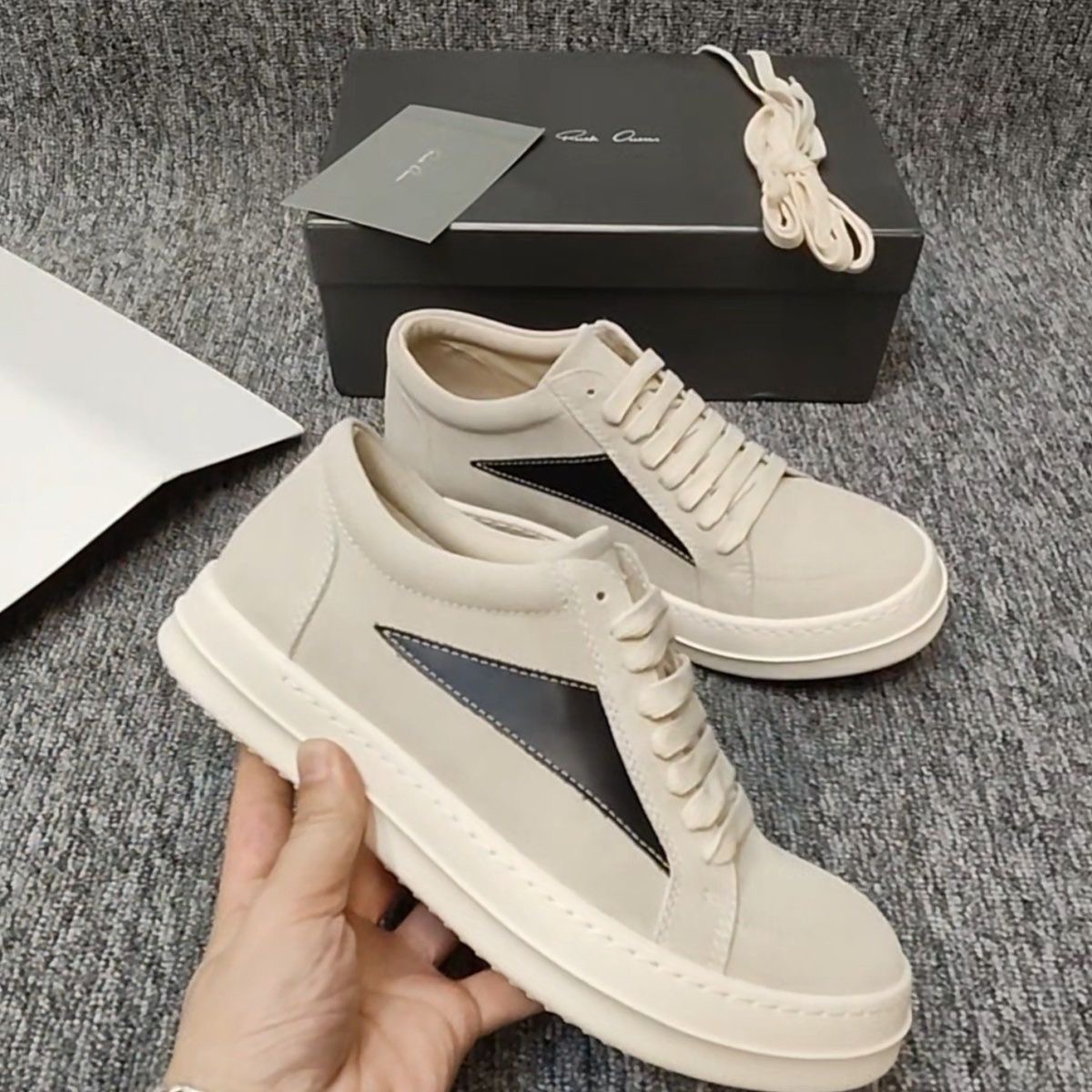 RO Low-top casual  black and white genuine leather canvas shoes
