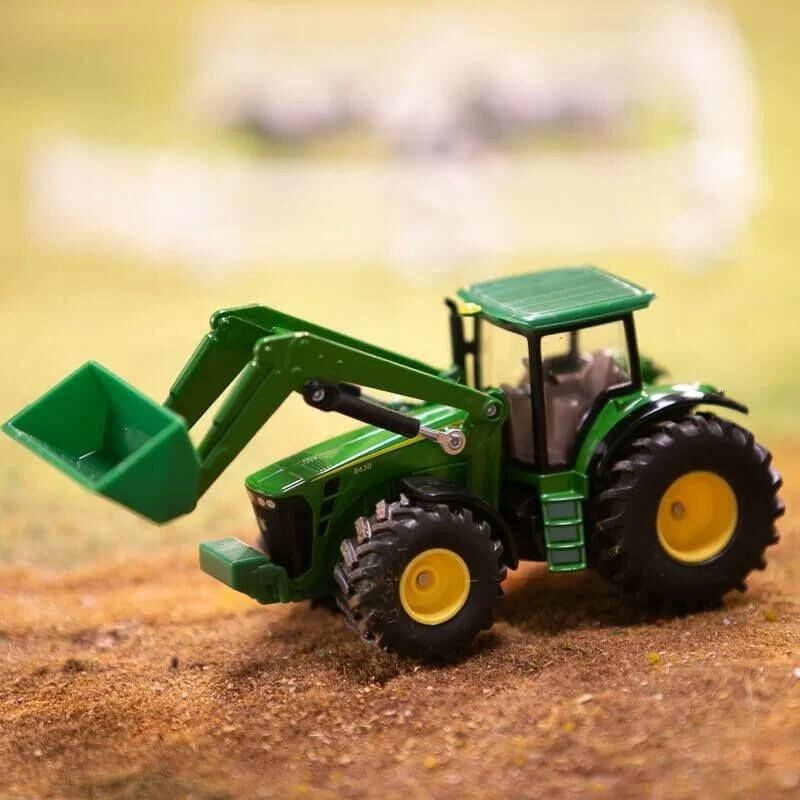 Siku Farmer - Traktor John Deere Z Przednią Ładowarką