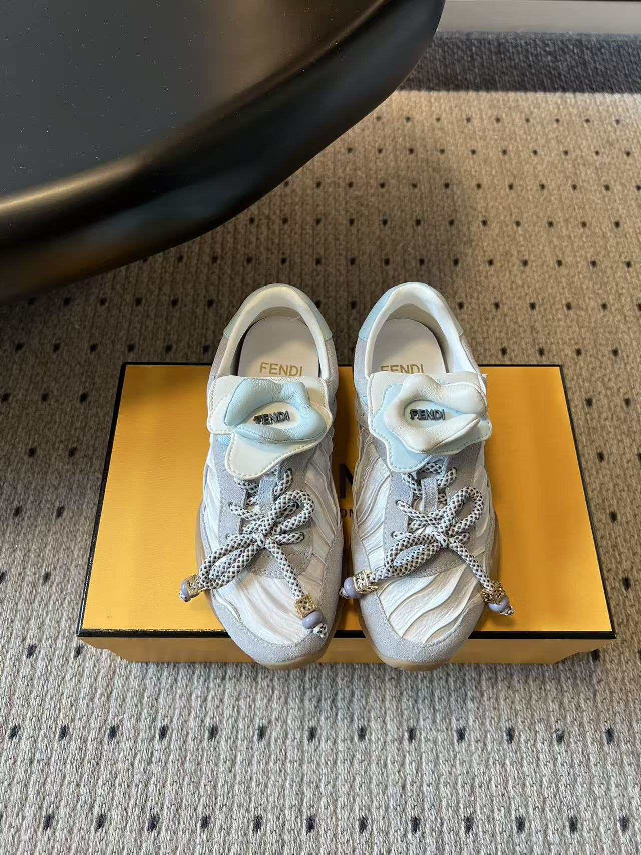 Fendi 2026 early spring new flower flap German training shoes