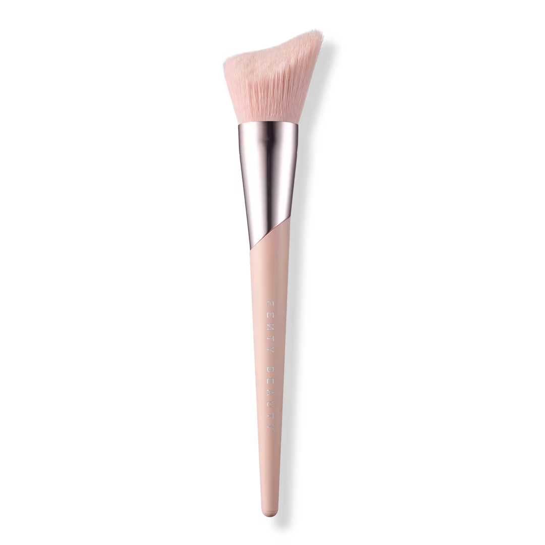 FENTY BEAUTY by Rihanna  Cheek-Hugging Bronzer Brush 190