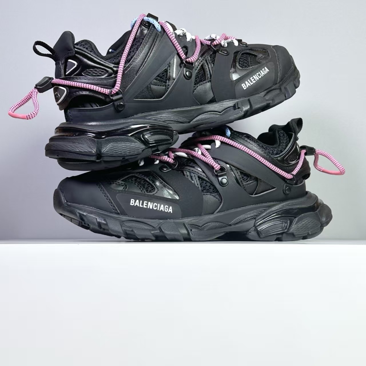 Black mechanical-style dad sneakers with two-color laces