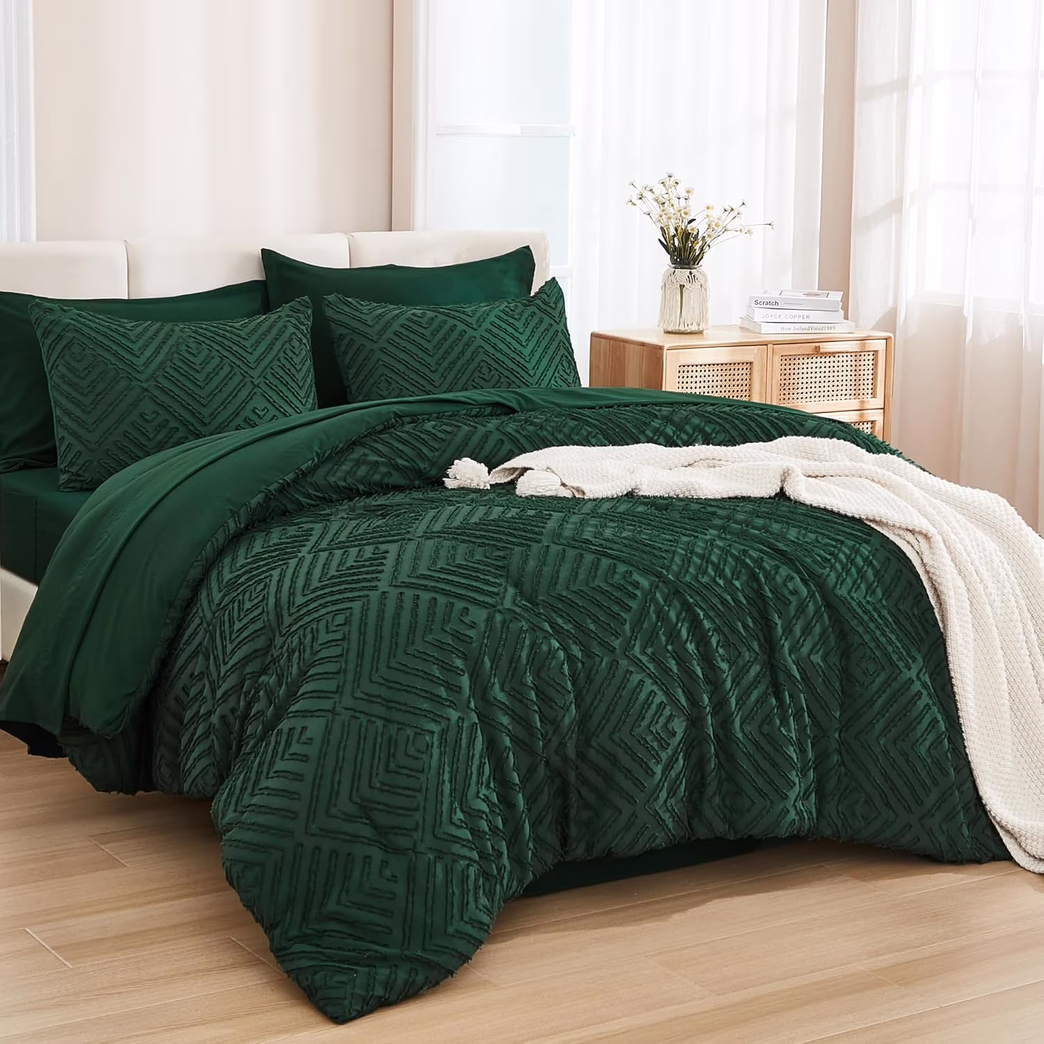 Queen Comforter Set 7 Piece Dark Emerald Green - Bed in a Bag Queen Boho Lightweight Fluffy Tufted Bedding Sets with Comforter, Sheets, Pillowcases & Shams