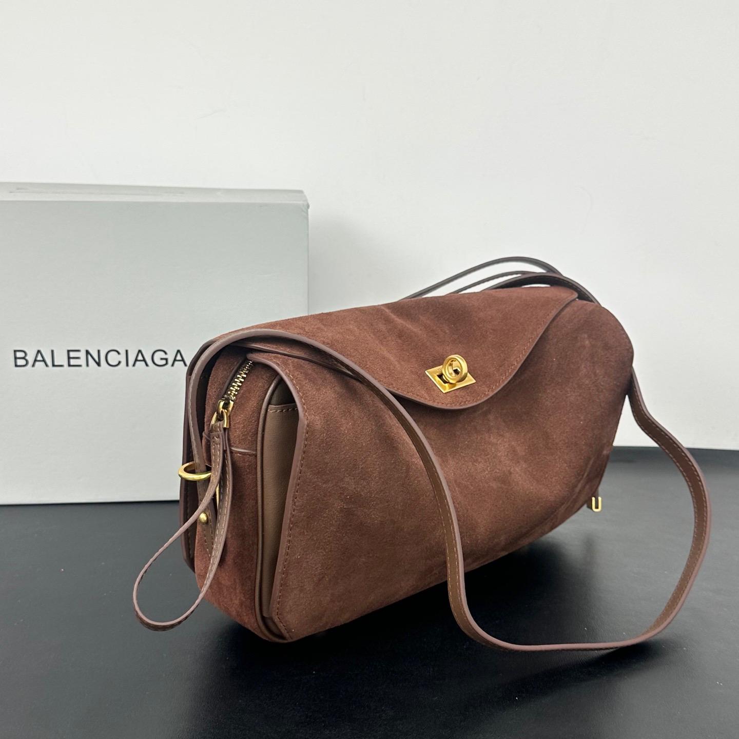 Balenciaga Le 7 Shoulder Bag Medium in Moka/ruby
