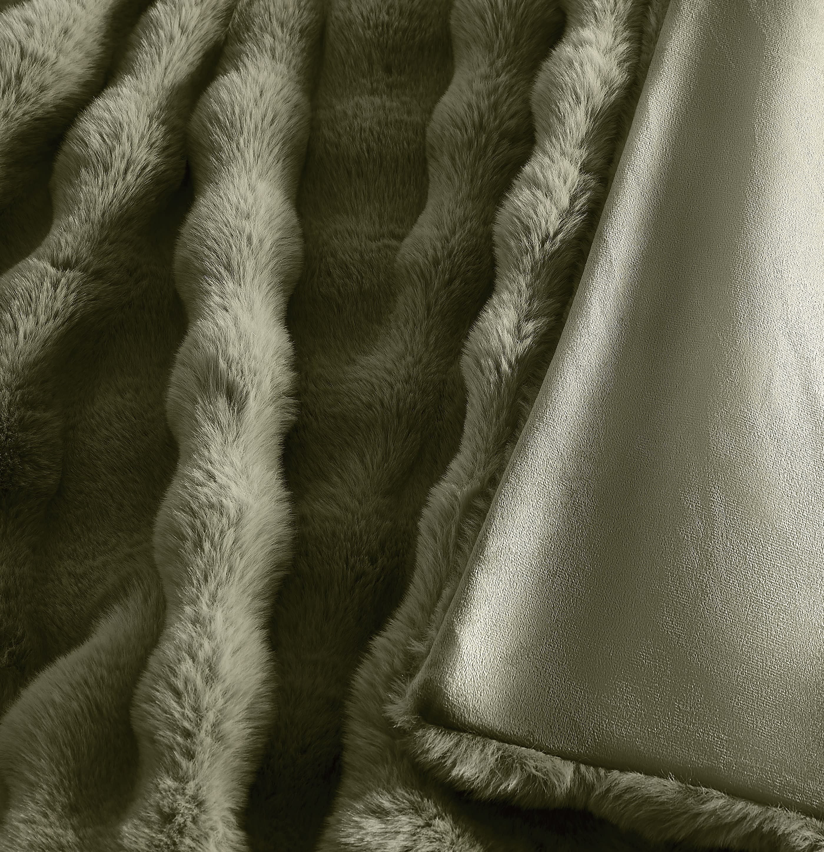 Brooklyn Loom Bubble Faux Fur 100% Microfiber Polyester  Twin XL Blanket in Green, All Season, Adult Size, OEKO-TEX Certified