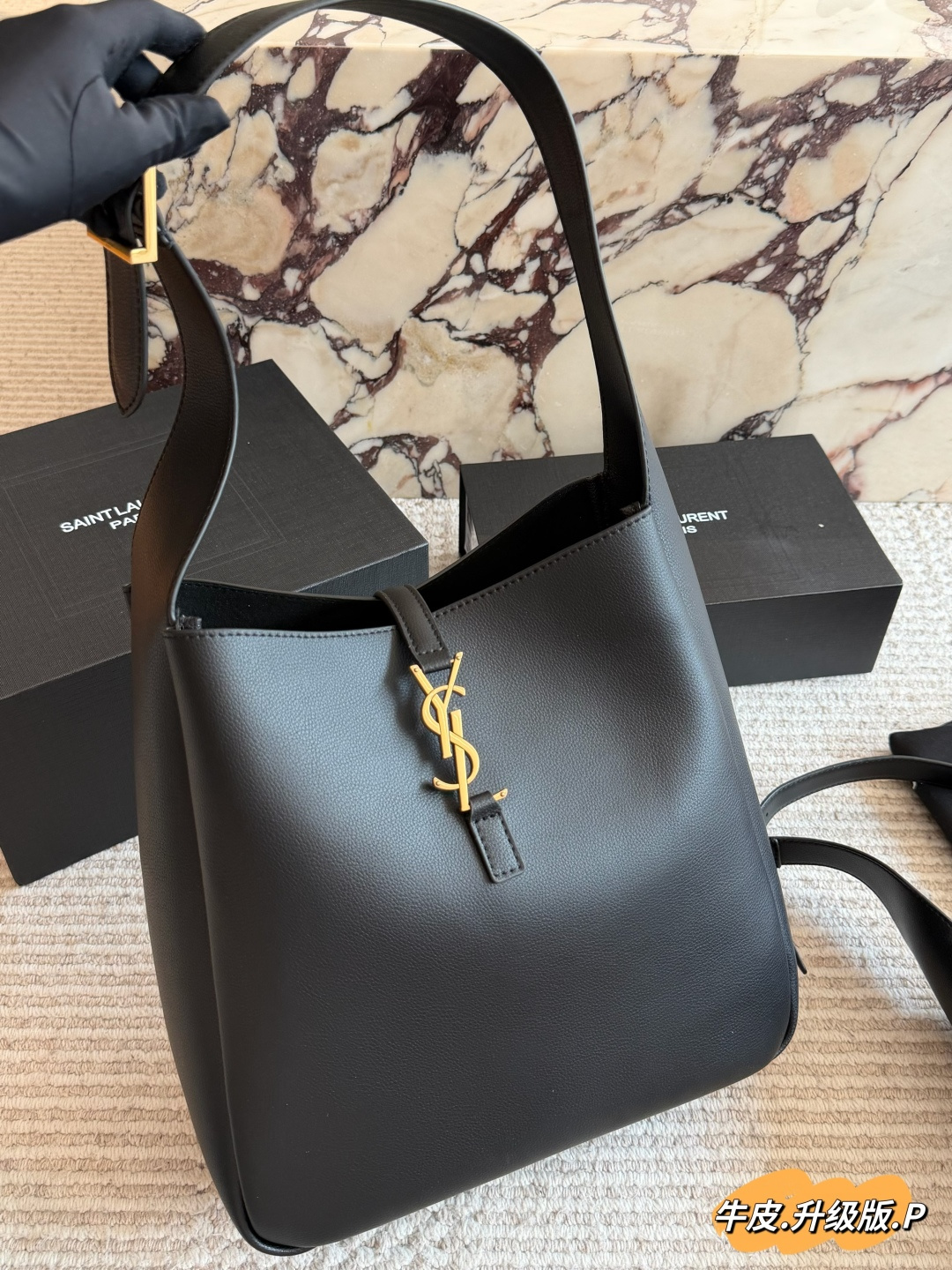 Saint Laurent Le 5 à 7 hobo Bag