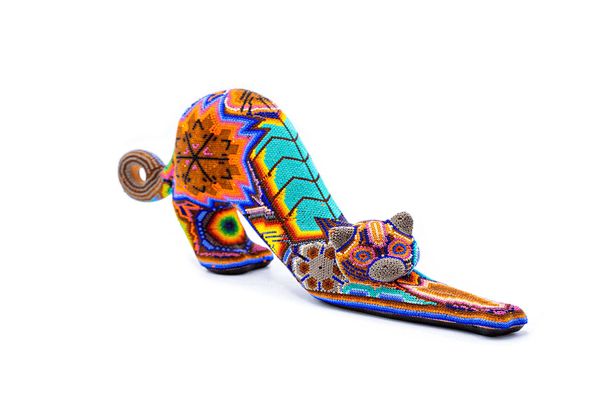 Gato Acostado - Obra de Arte Huichol