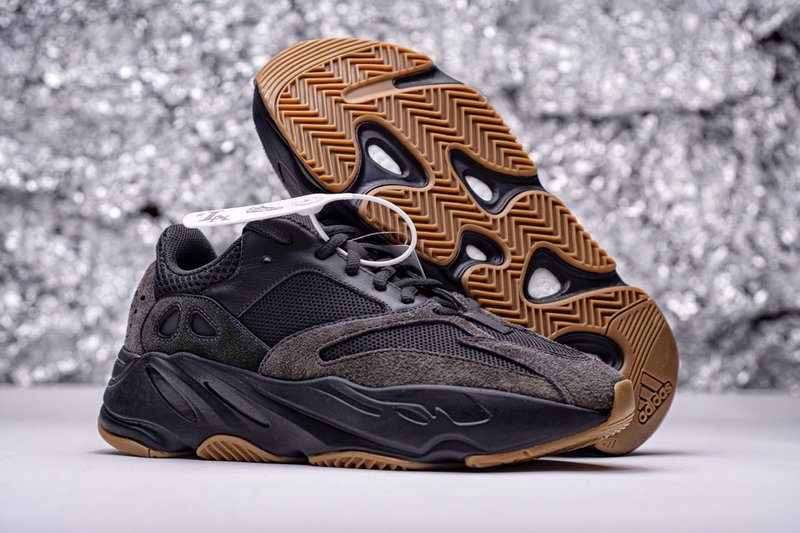 YEEZY 700 ‘UTILITY BLACK’ REPLICA