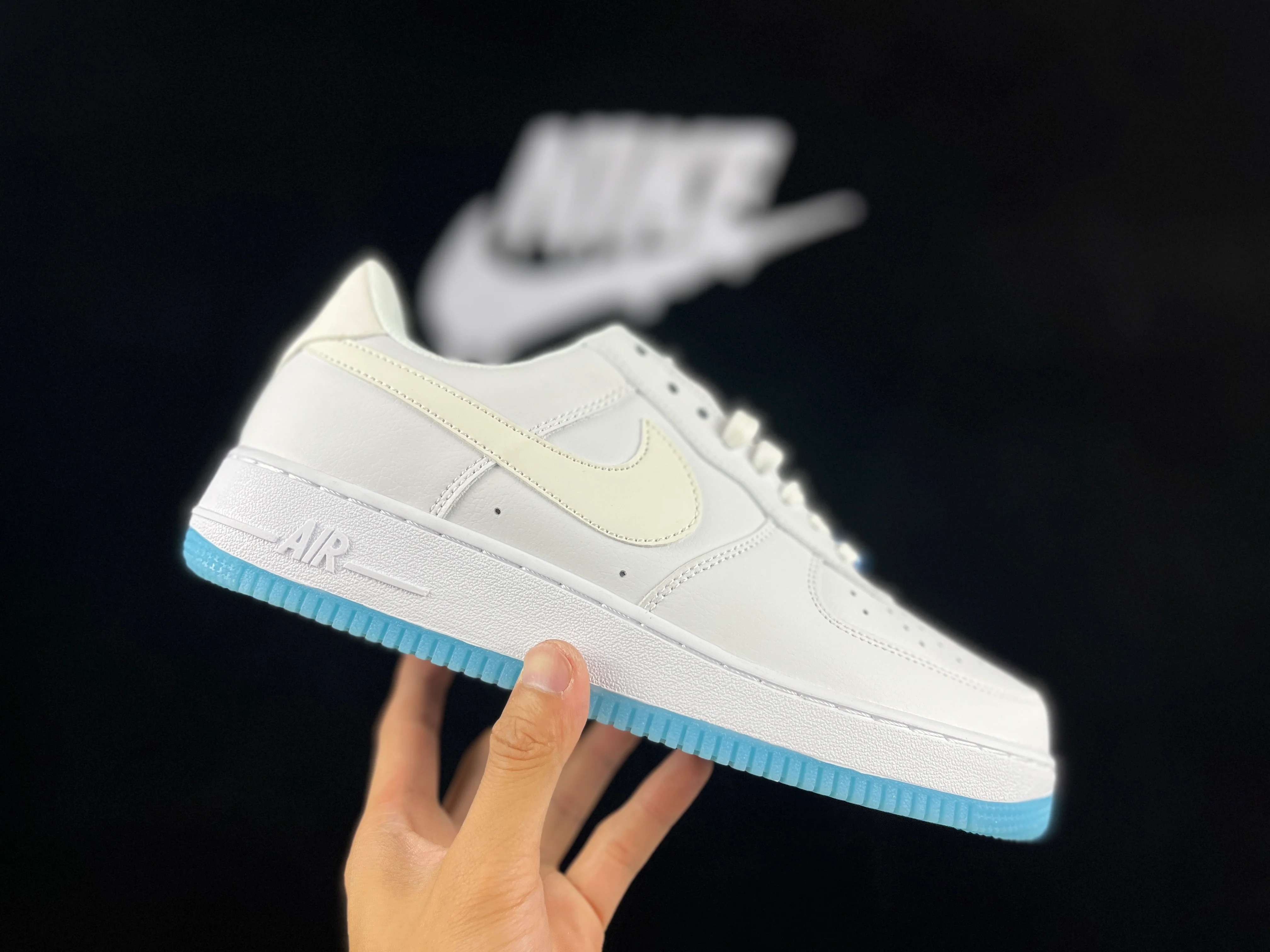 NIKE AIR FORCE 1 