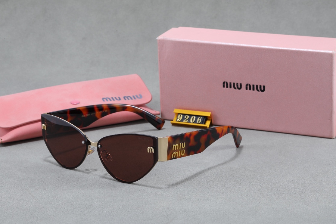 Miu Miu Fashionable Sunglasses