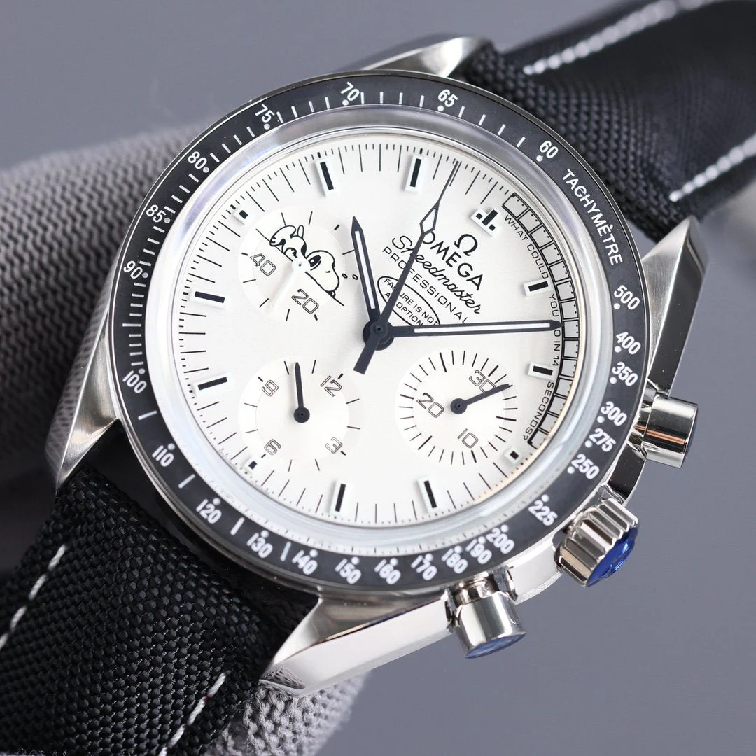 Omega Watch SPEEDMASTER 42MM SNOOPY WHITE DIAL