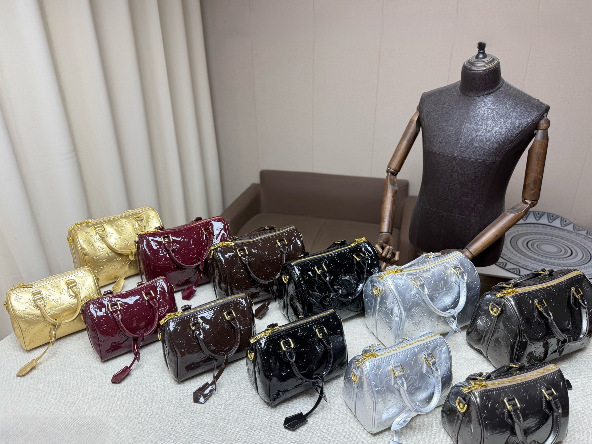 LV Speedy 20/25 Vernis Embossed Patent Leather Boston Top Handle Bag