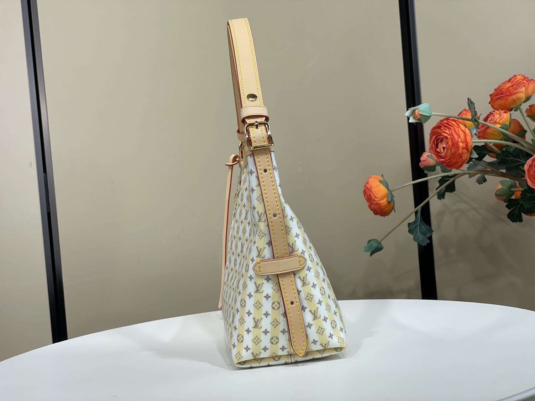 LV Carryall East West M29139