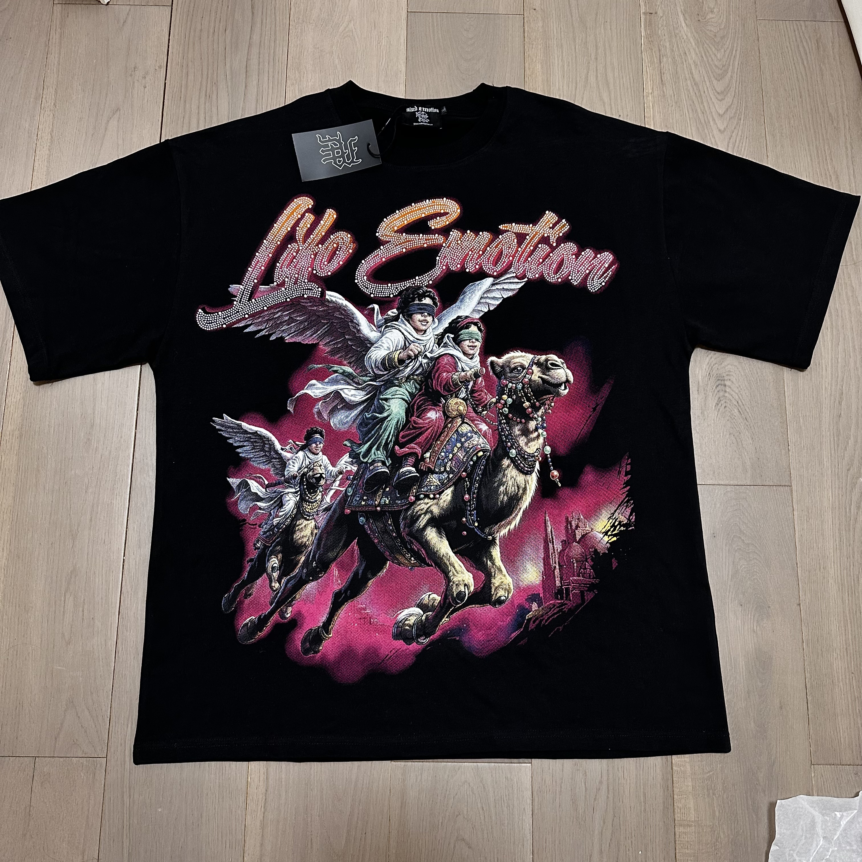 Black riding and running with gun angel short-sleeved shirt