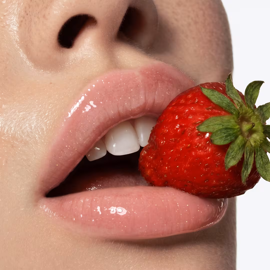BYROE  Strawberry Milk Treatment Lip Oil