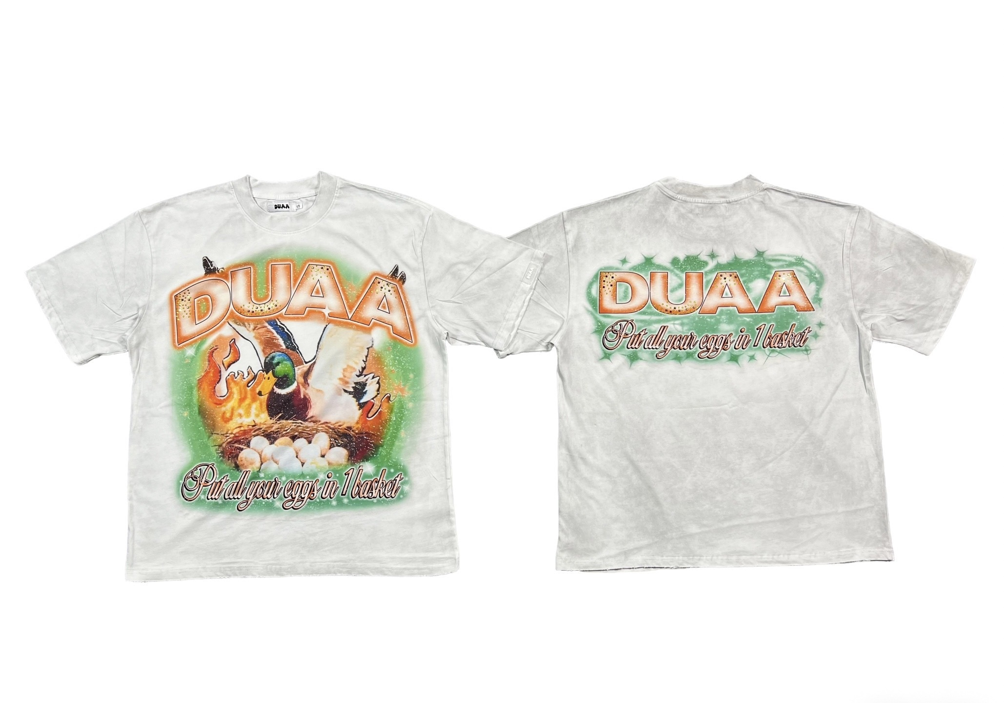White washed vintage-style aged three-dimensional logo printed short-sleeved shirt