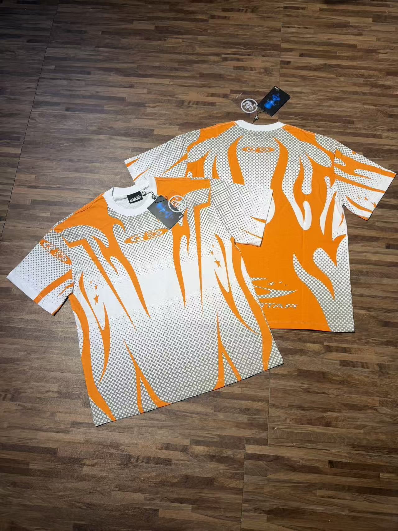 Gradient dot background paired with orange irregular print short-sleeved shirt