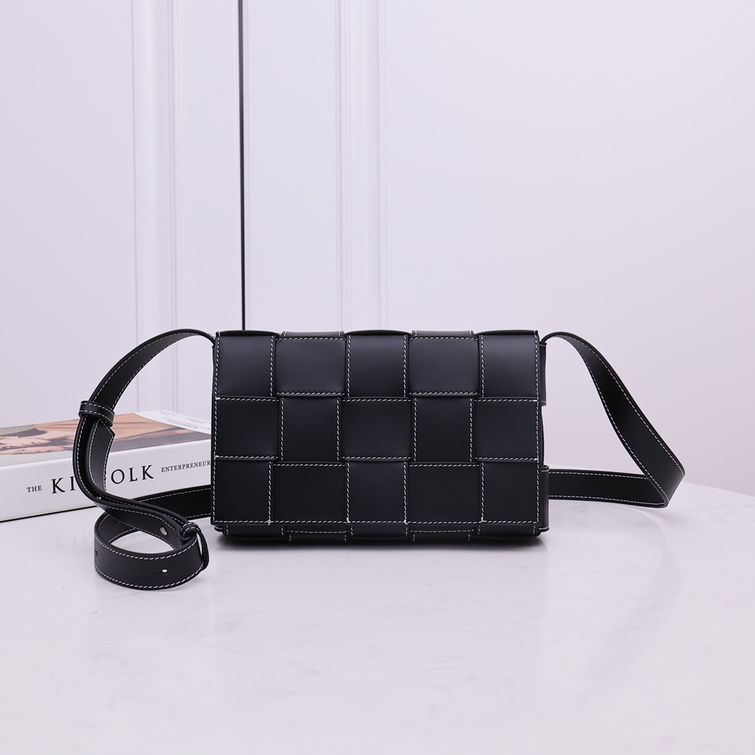 Bottega Veneta BV Cassette
