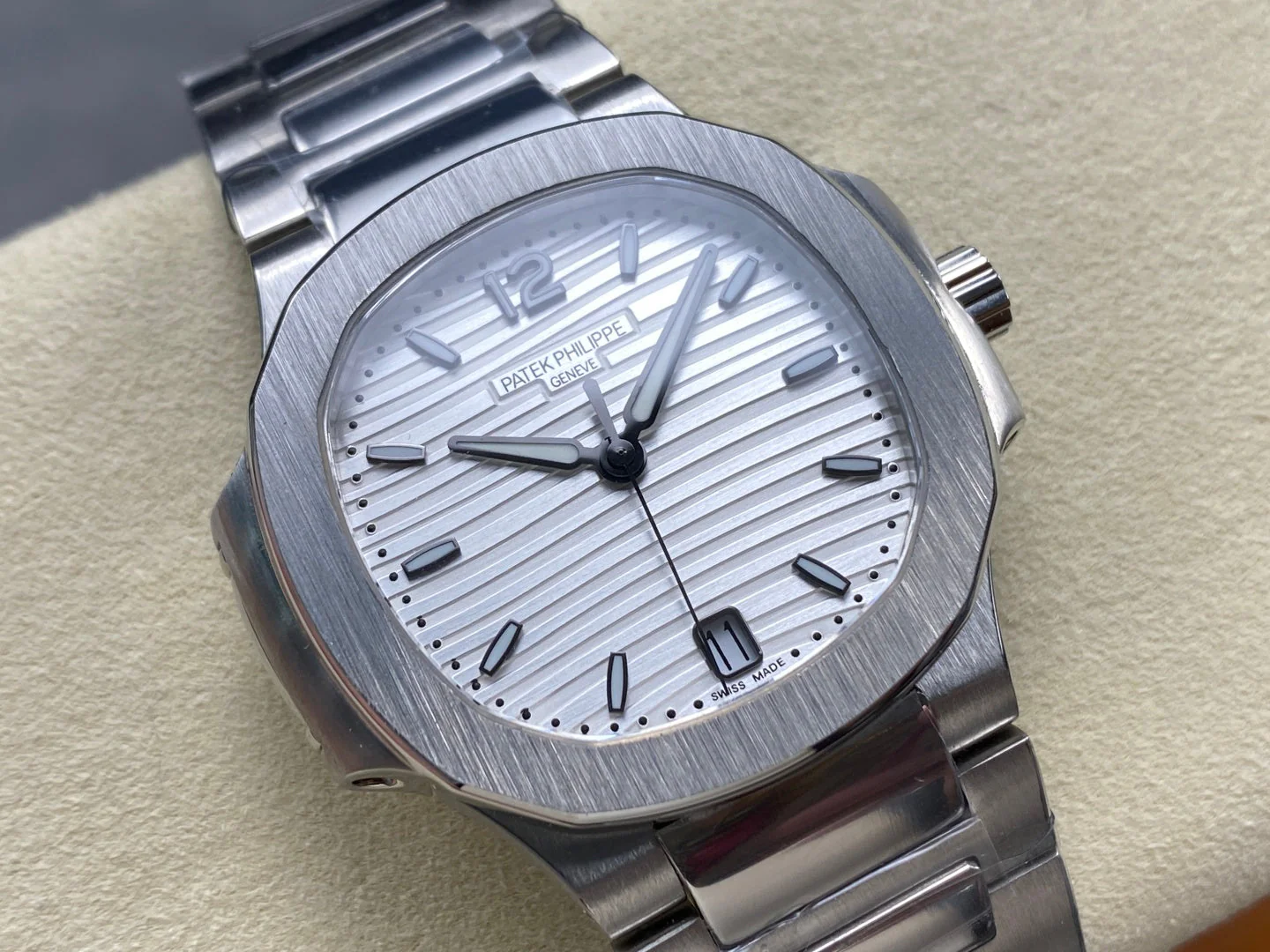 PATEK Nautilus 35.2mm Silver White Dial
