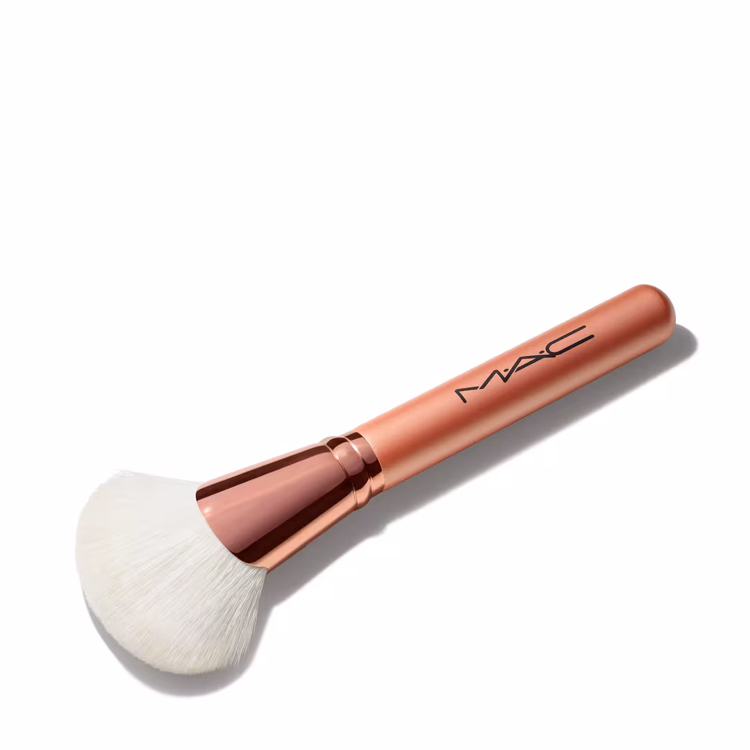 MAC  143S Bronzer Fan Makeup Brush