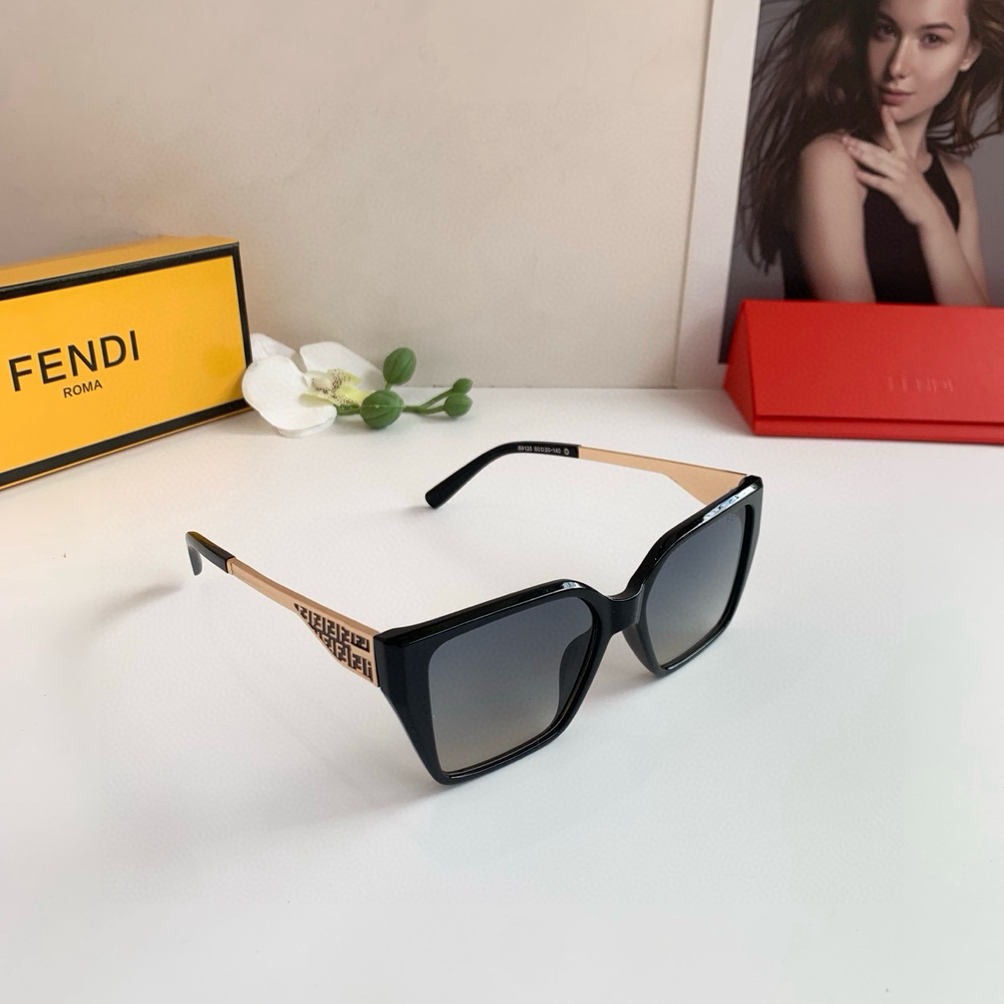 Fendi FF Logo Square-Frame Sunglasses