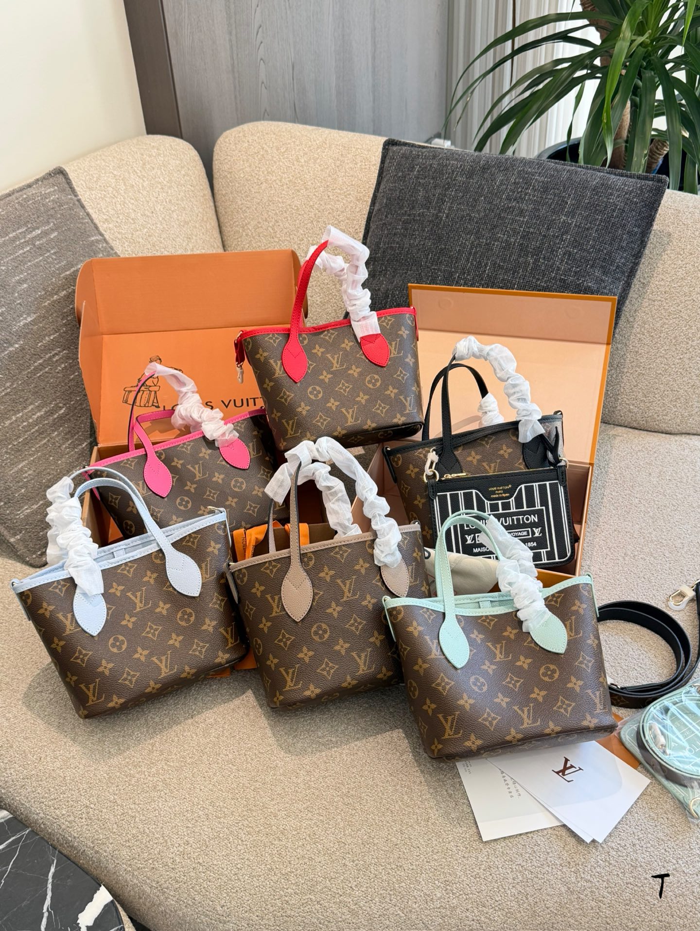 LV Neverfull Bandouliere Inside Out Bag