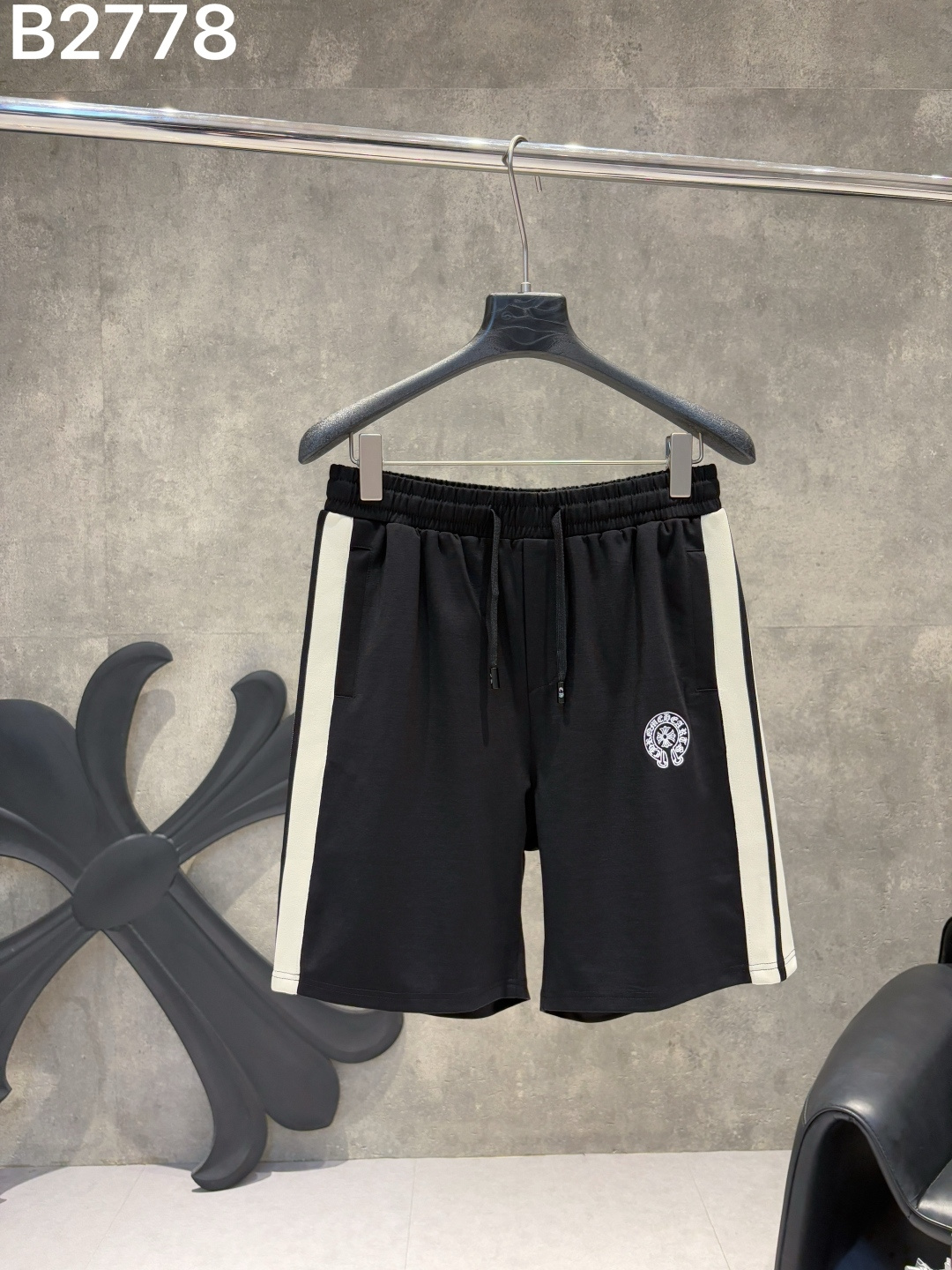 Chrome Hearts Style Horseshoe Cross Logo Side Striped Shorts