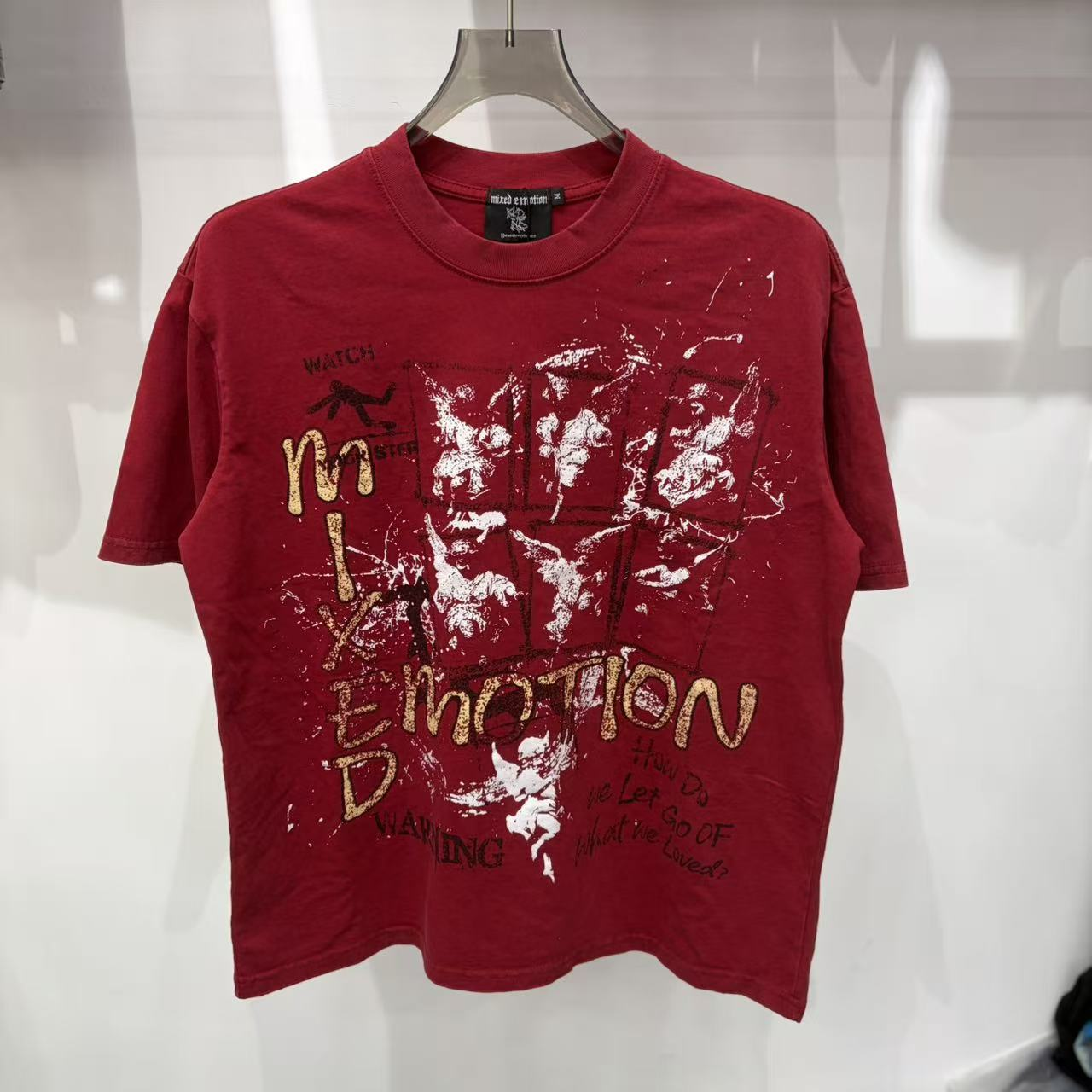 Red letter graffiti angel printed short-sleeved shirt