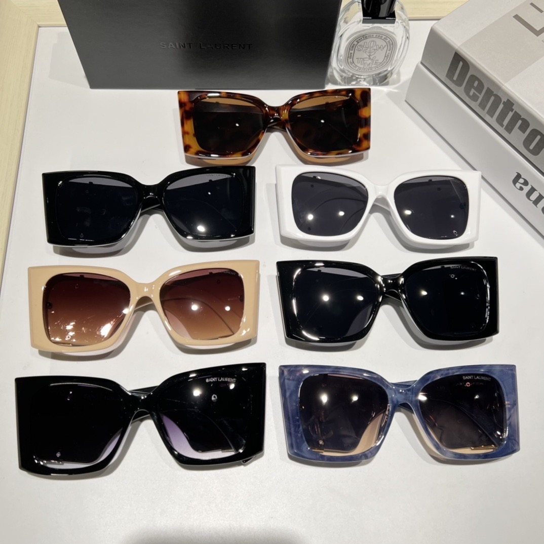 Saint Laurent Fashionable Sunglasses