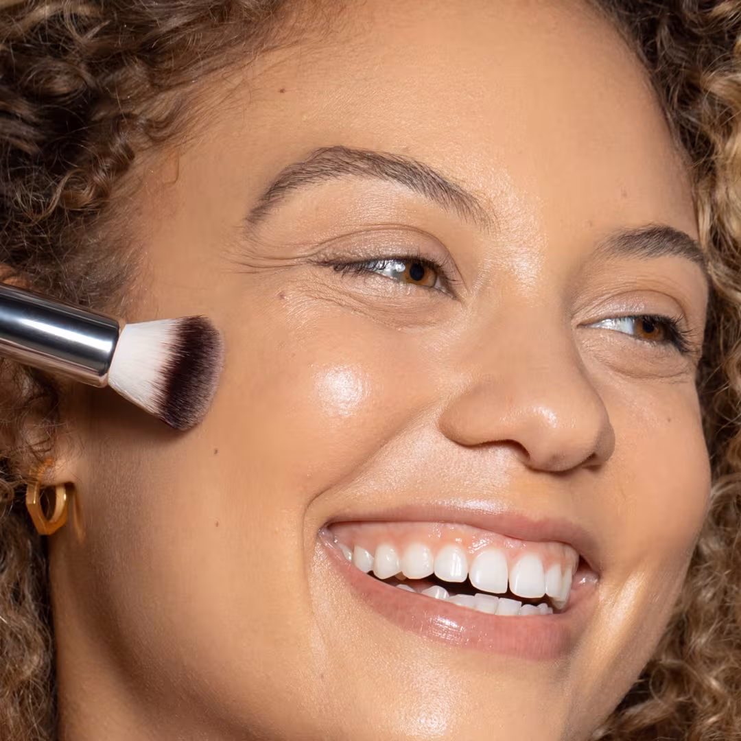 ILIA  Complexion Brush with Synthetic Bristles