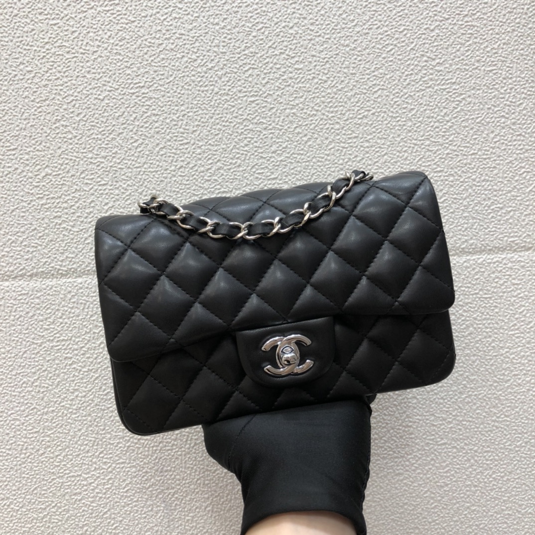 Chanel Classic Flag Bag Small 20 cm Black