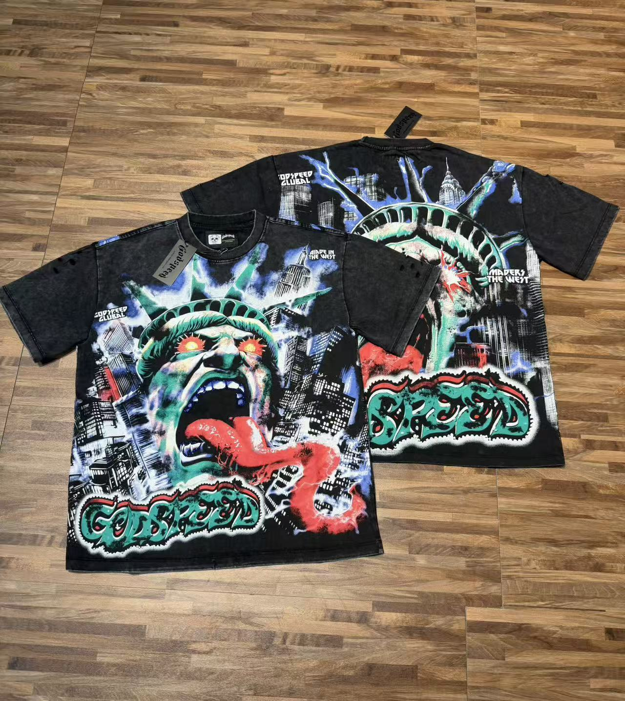 Black tongue-sticking devil printed short-sleeved T-shirt