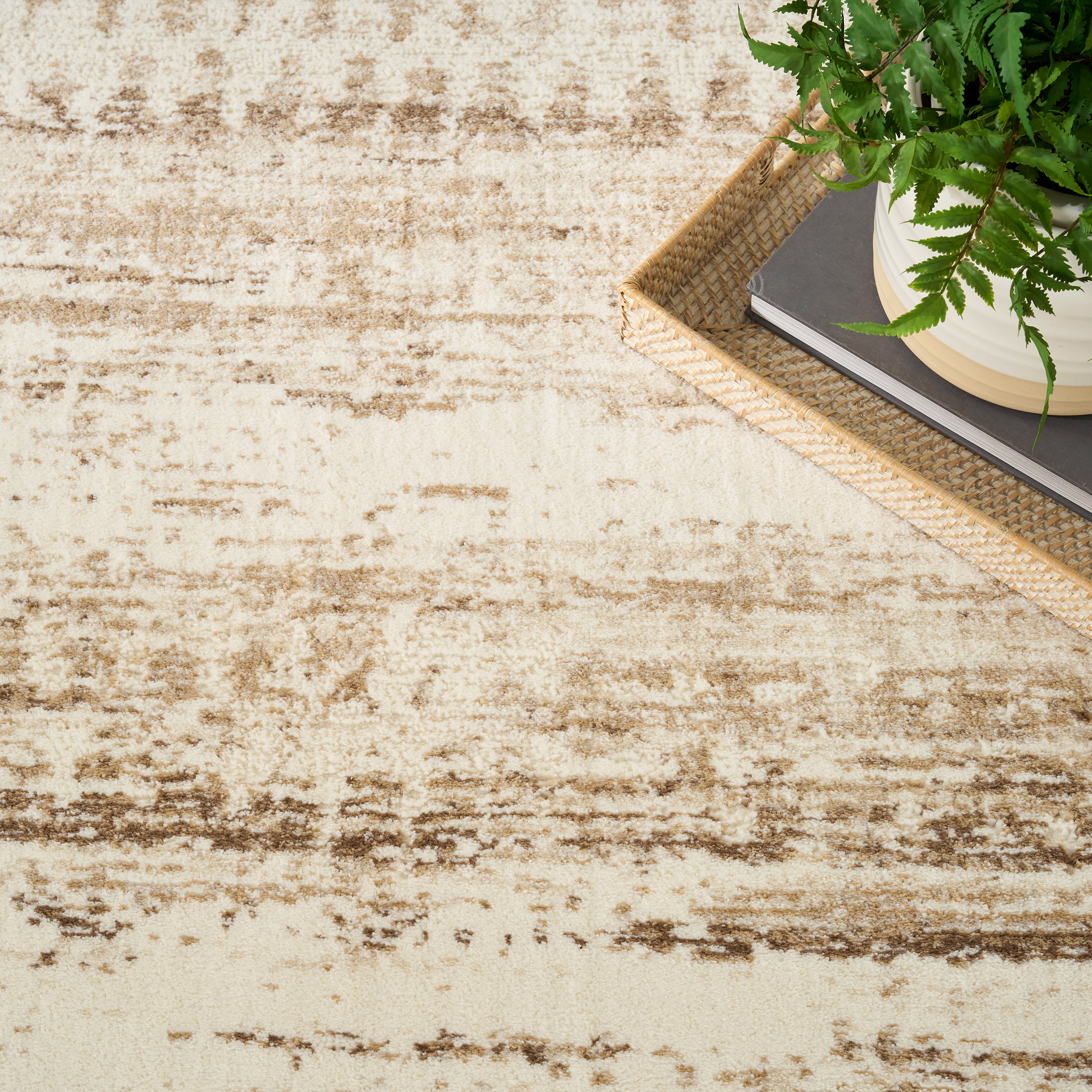 Nourison Briar Area Rug, Holly, 2’ x 7’