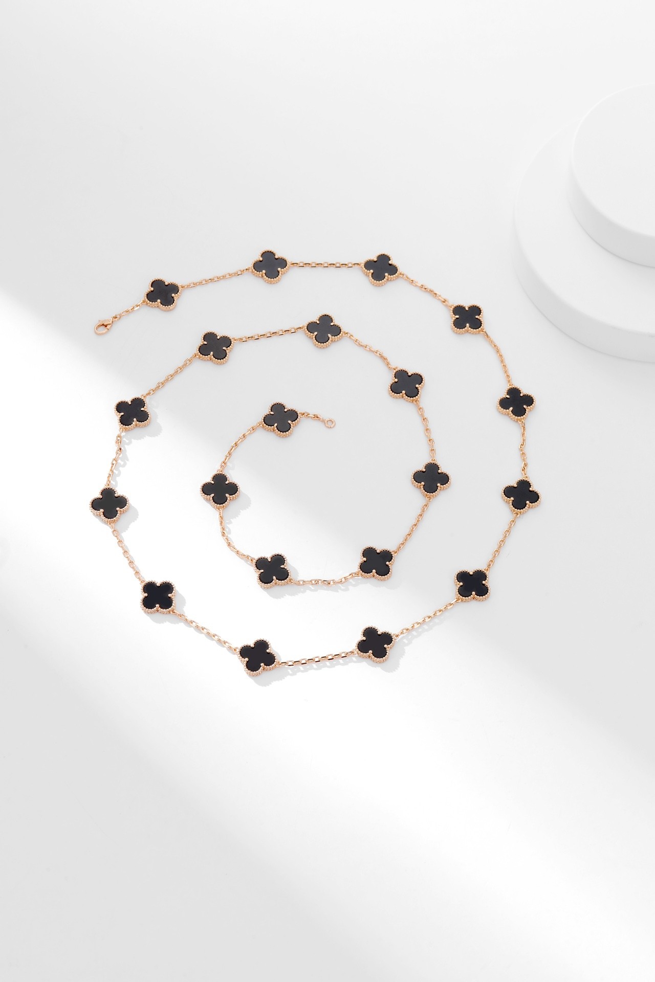 Van Cleef&Arpels VCA Vintage Alhambra long necklace, 20 motifs