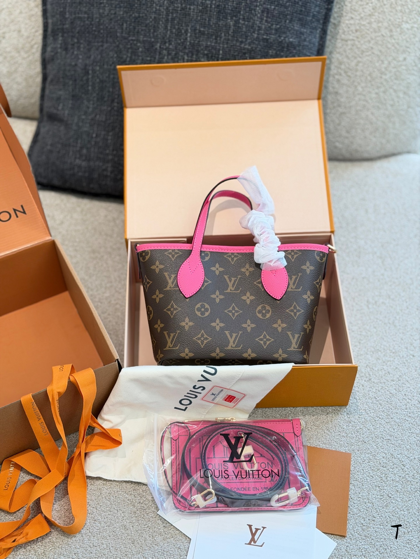 LV Neverfull Bandouliere Inside Out Bag