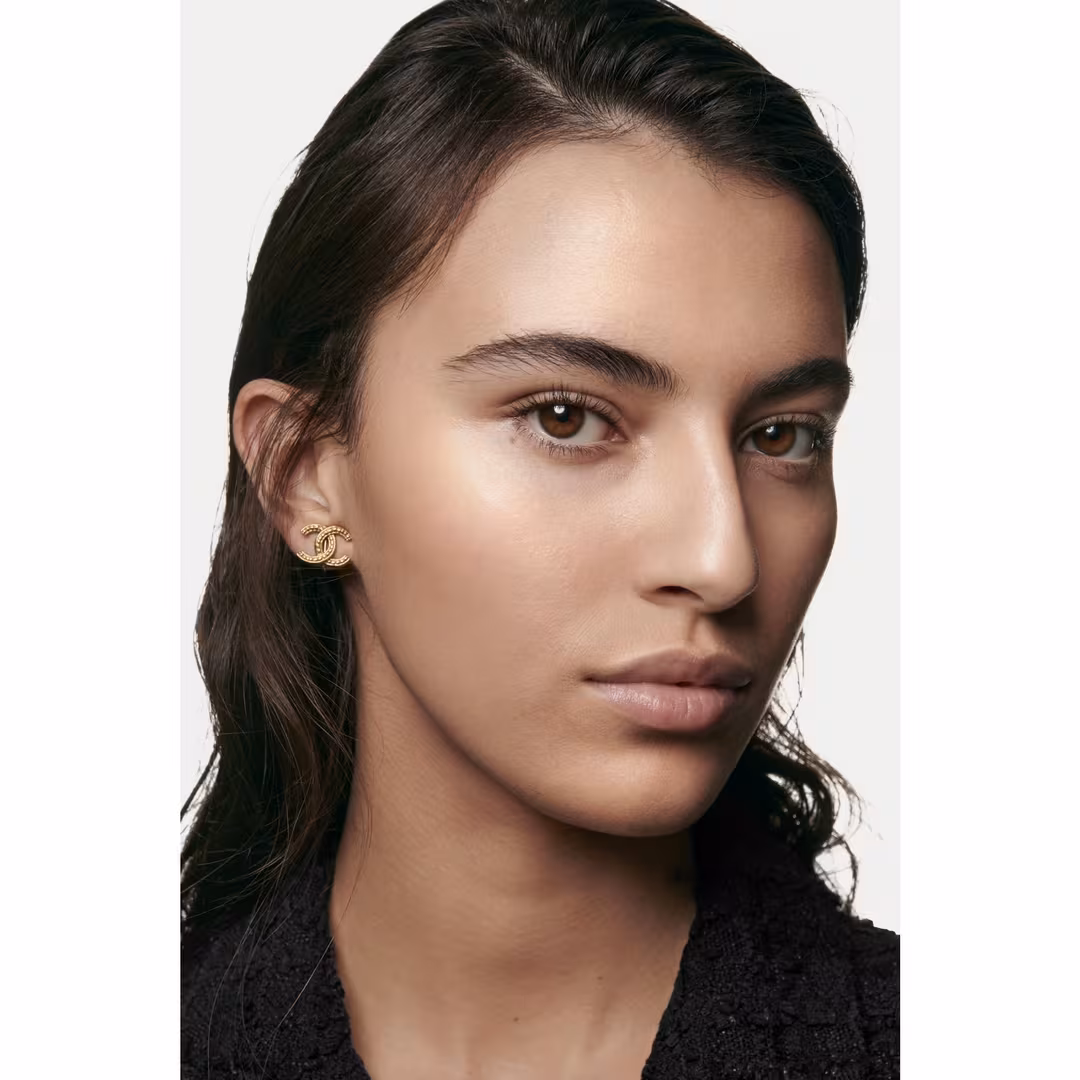 CHANEL  N°1 DE CHANEL Revitalizing Foundation
