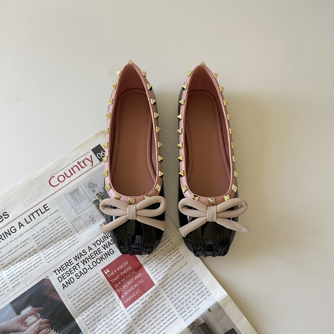 Valentino Garavani Rockstud Black Patent Leather Bow Detail Round Toe Ballet Flats