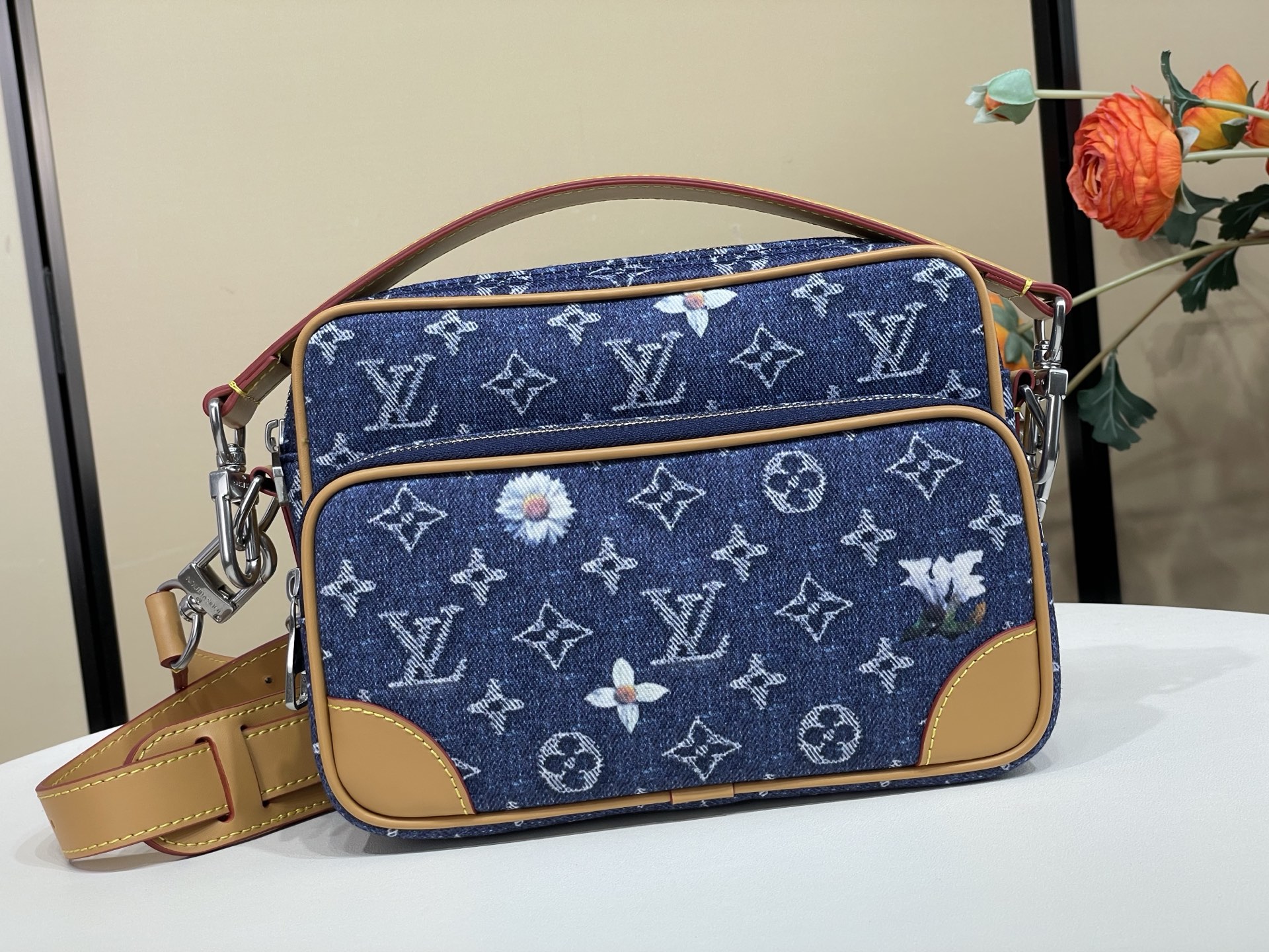 LV batch NIL mailman handbag m27553