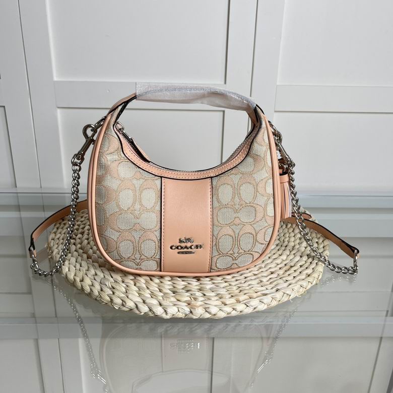 COACH Half-moon pack
