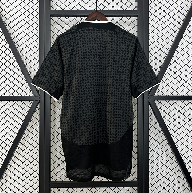 03/05  Manchester United  Away Retro football  soccer  jersey