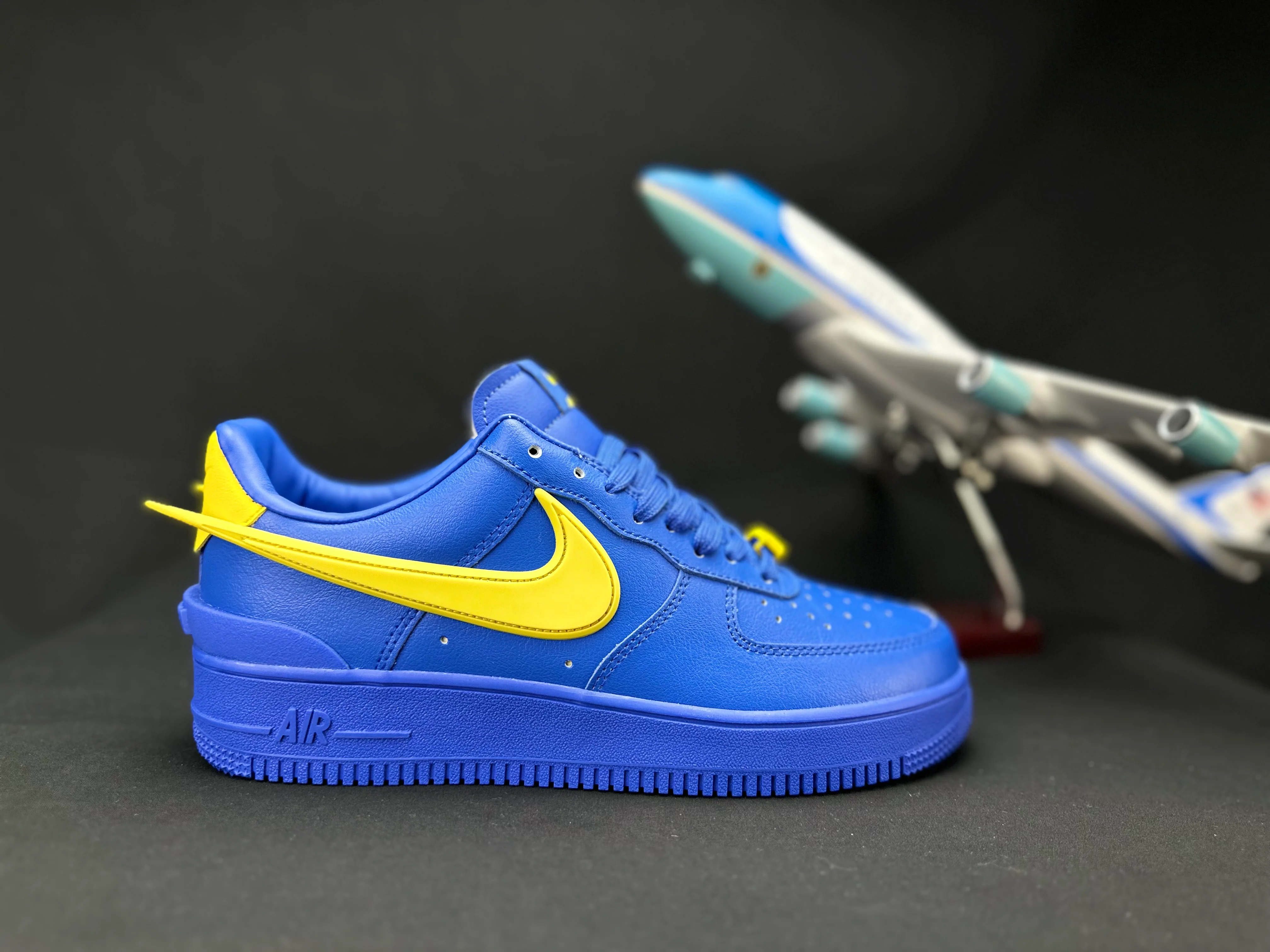 NIKE AIR FORCE 1 