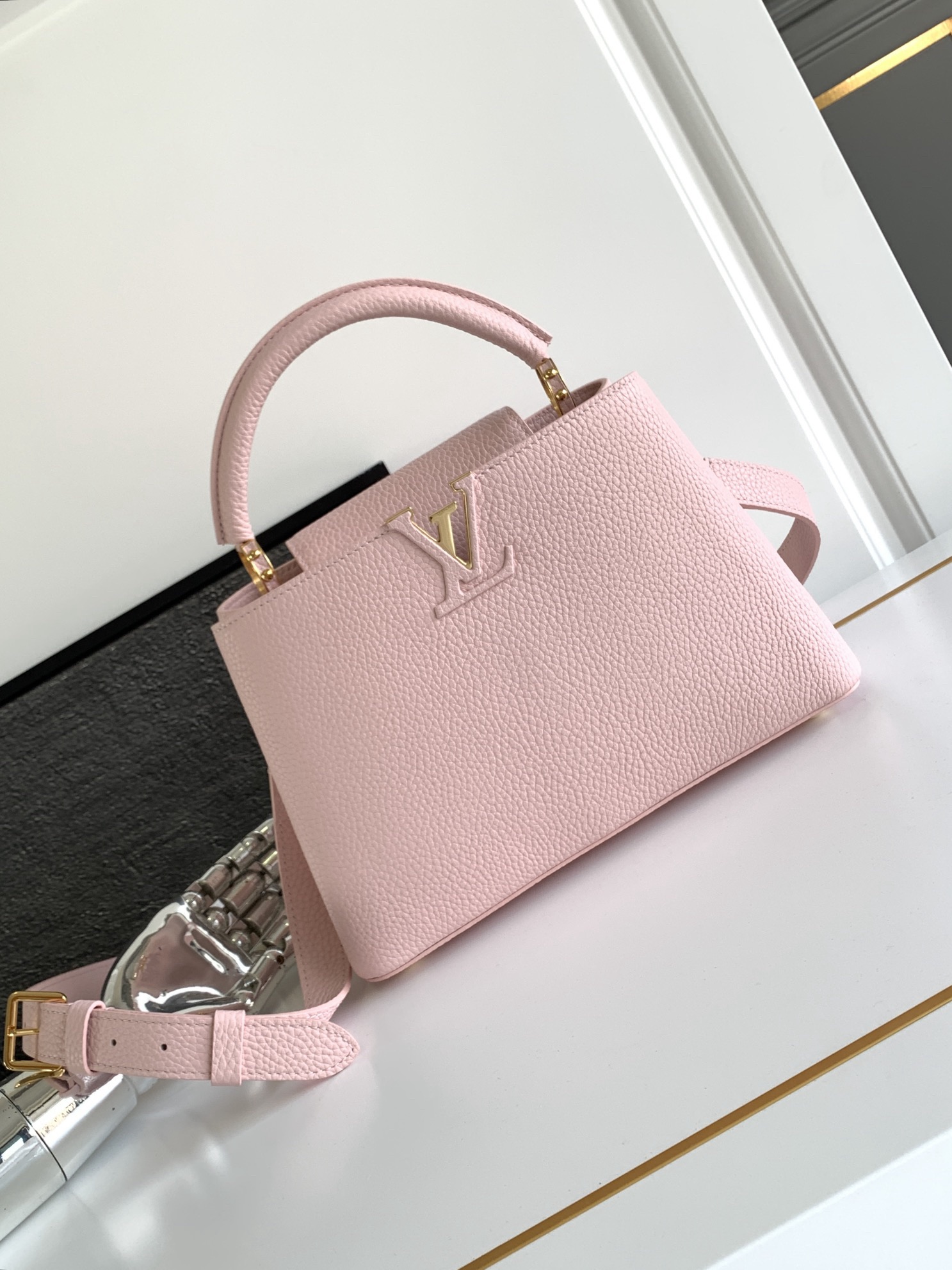 LV Capucines Small Handbag (Top Quality)