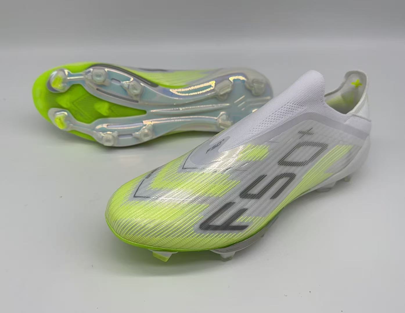 A F50 Low-top Waterproof Football Shoes Without Shoelaces