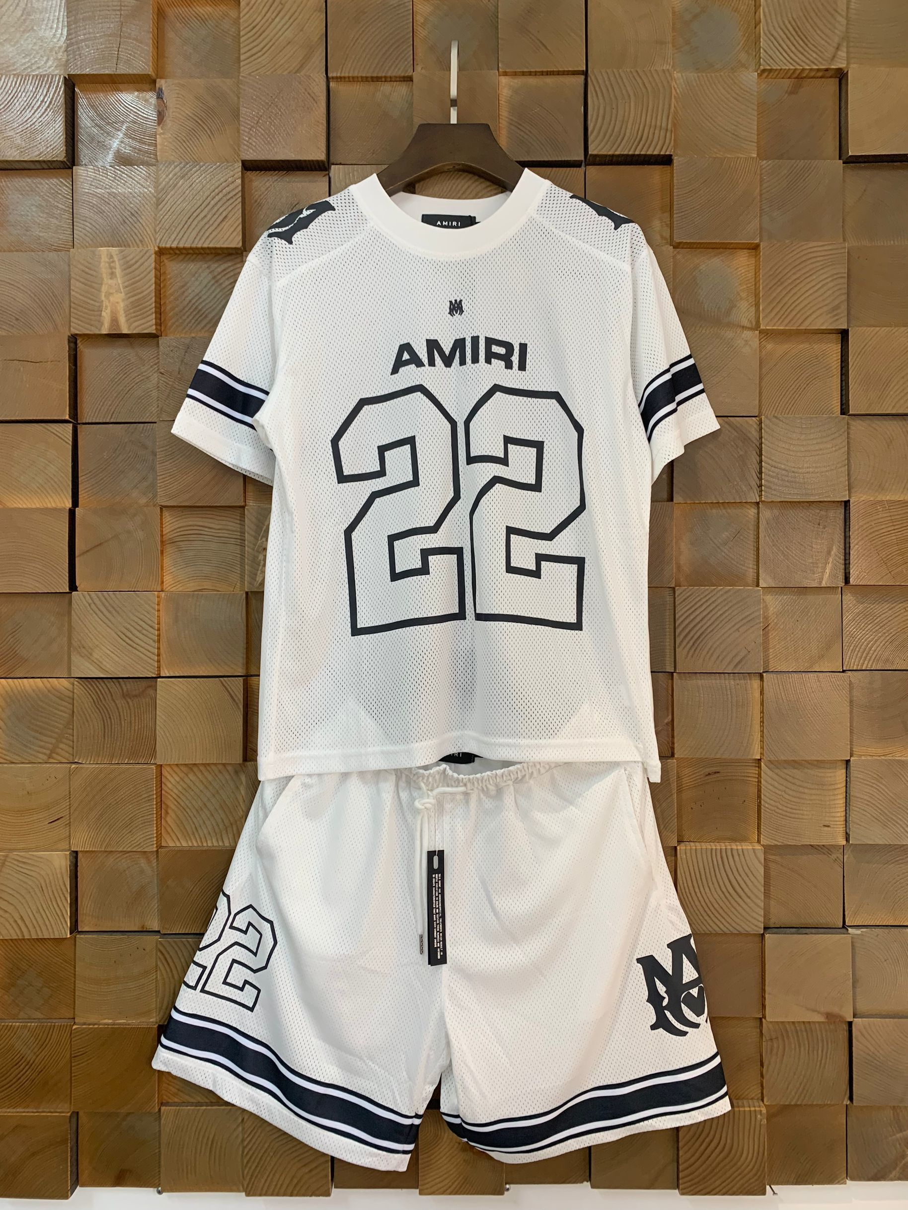 White loose sports and leisure jersey No. 22