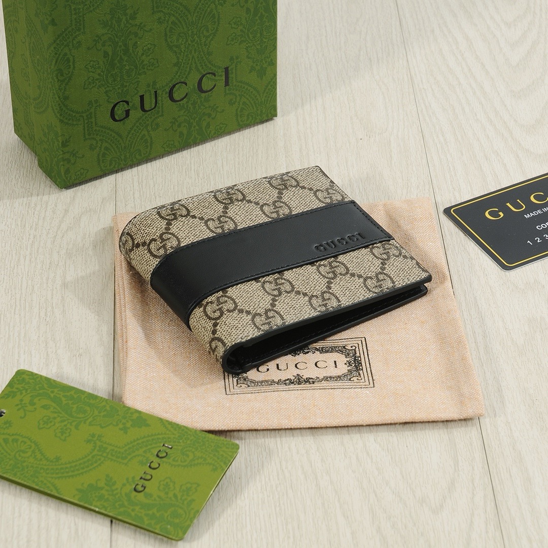 Gucci short bi-fold wallet