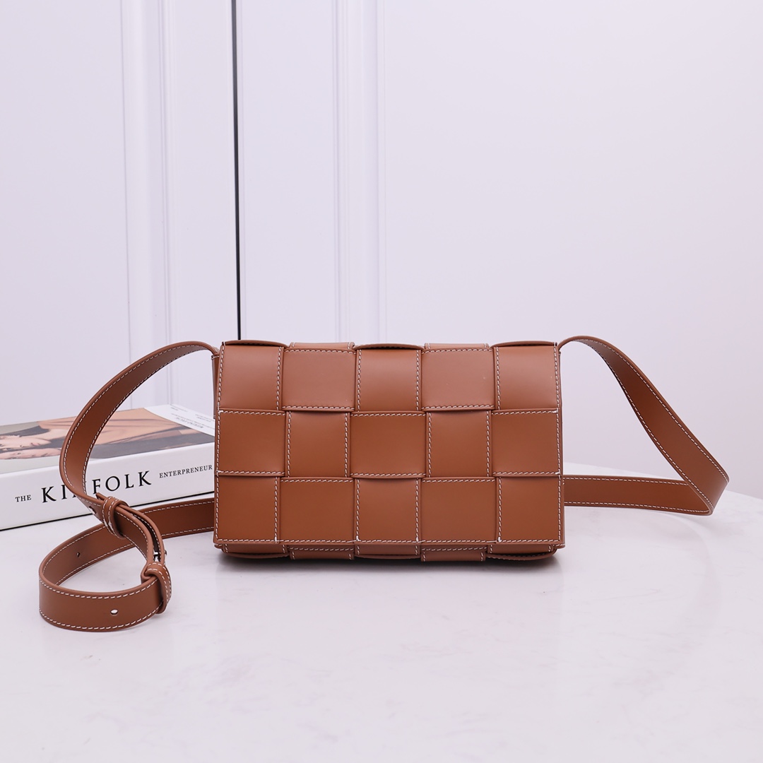 Bottega Veneta BV Cassette