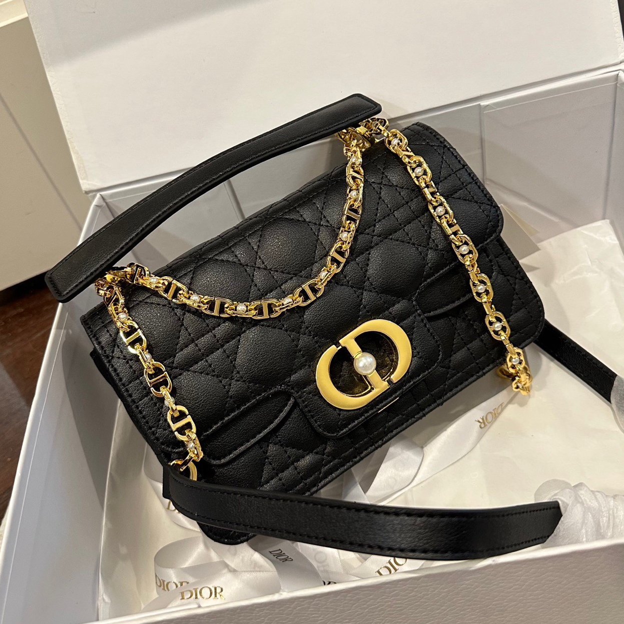 D Jolie Pearl Bracelet Bag NM240902