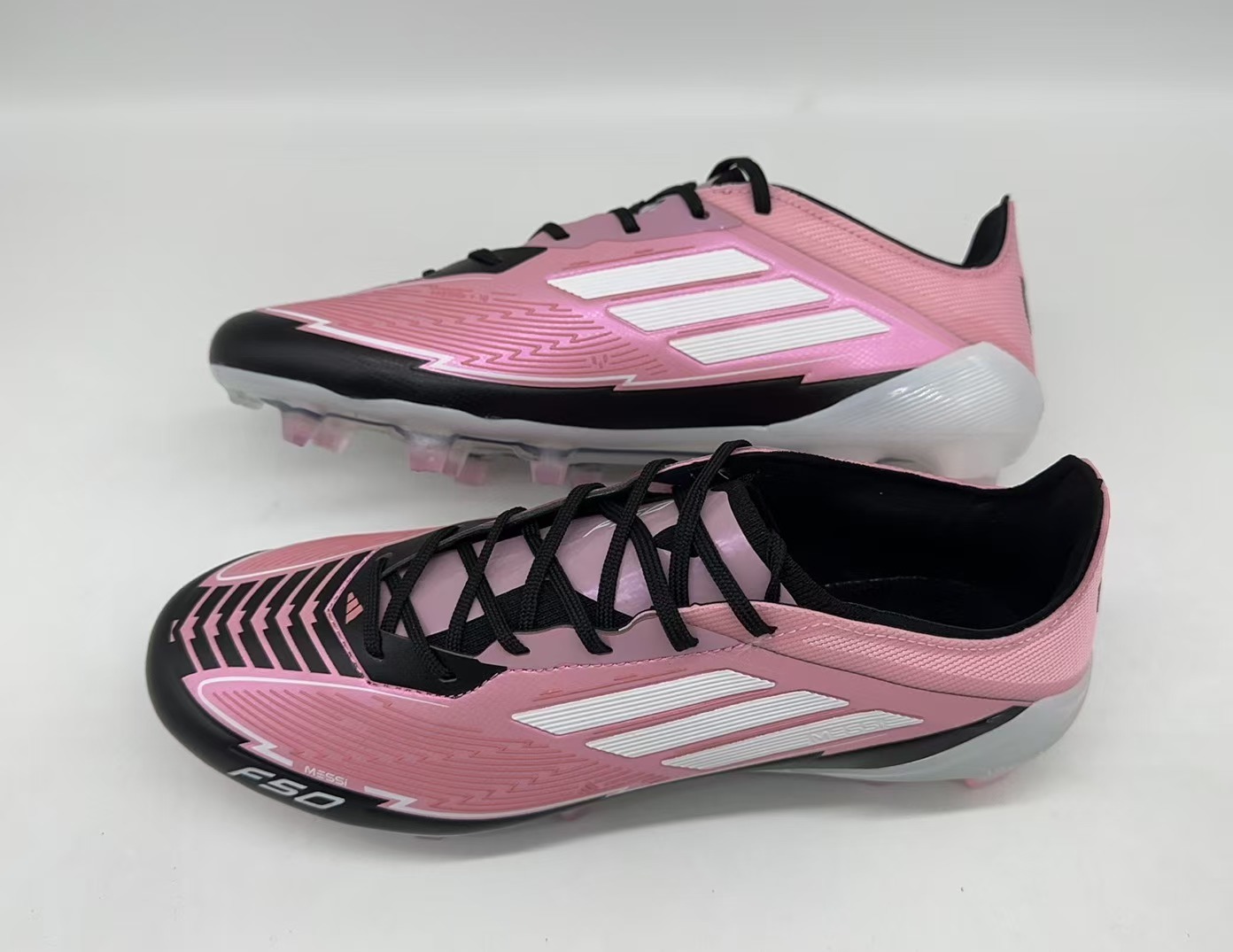 A F50 Low-top Waterproof Football Shoes